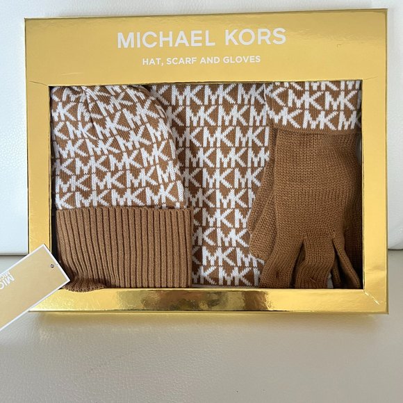 NEW & BOXED MICHAEL KORS LOGO SCARF HAT GLOVE SET DARK CAMEL CREAM - Picture 3 of 3